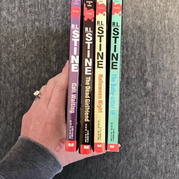 Lot of 4 R.L. Stine books euc - Picture 3 of 5